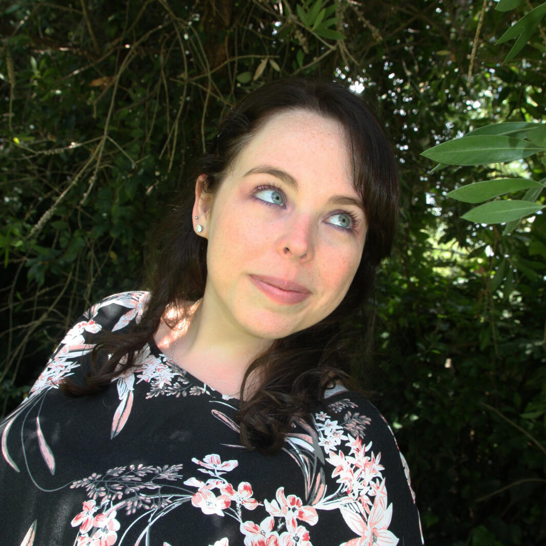 headshot of Nicole looking up