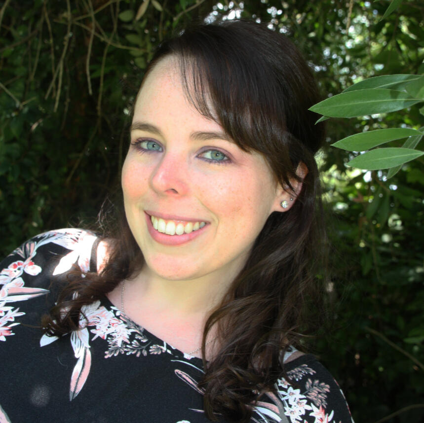 headshot photo of Nicole